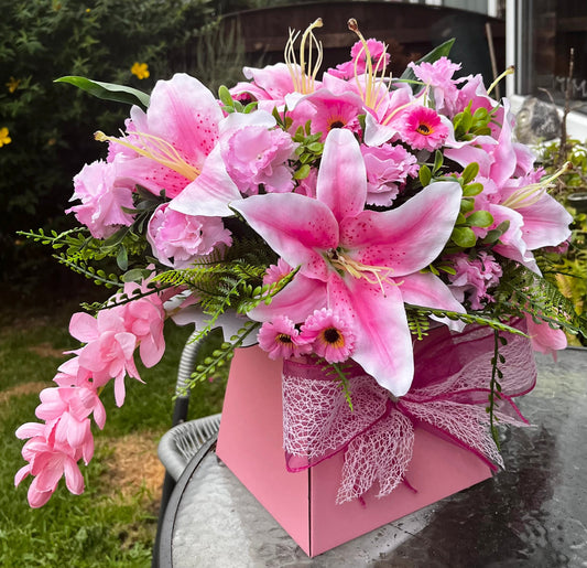 Pink Lily Bouquet box