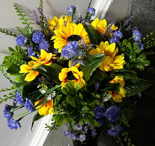 Sunflower& Blue Crem Pot